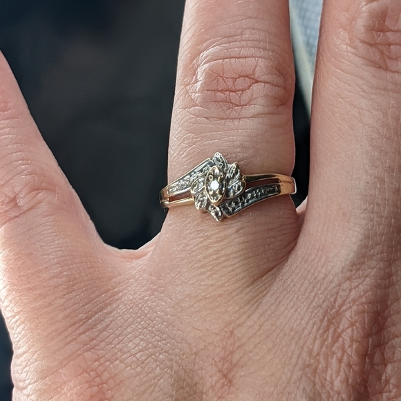 Vintage 10K Gold 6.5 Size Ring with Diamond Clusters Gorgeous 🥰 piece - Picture 6 of 15